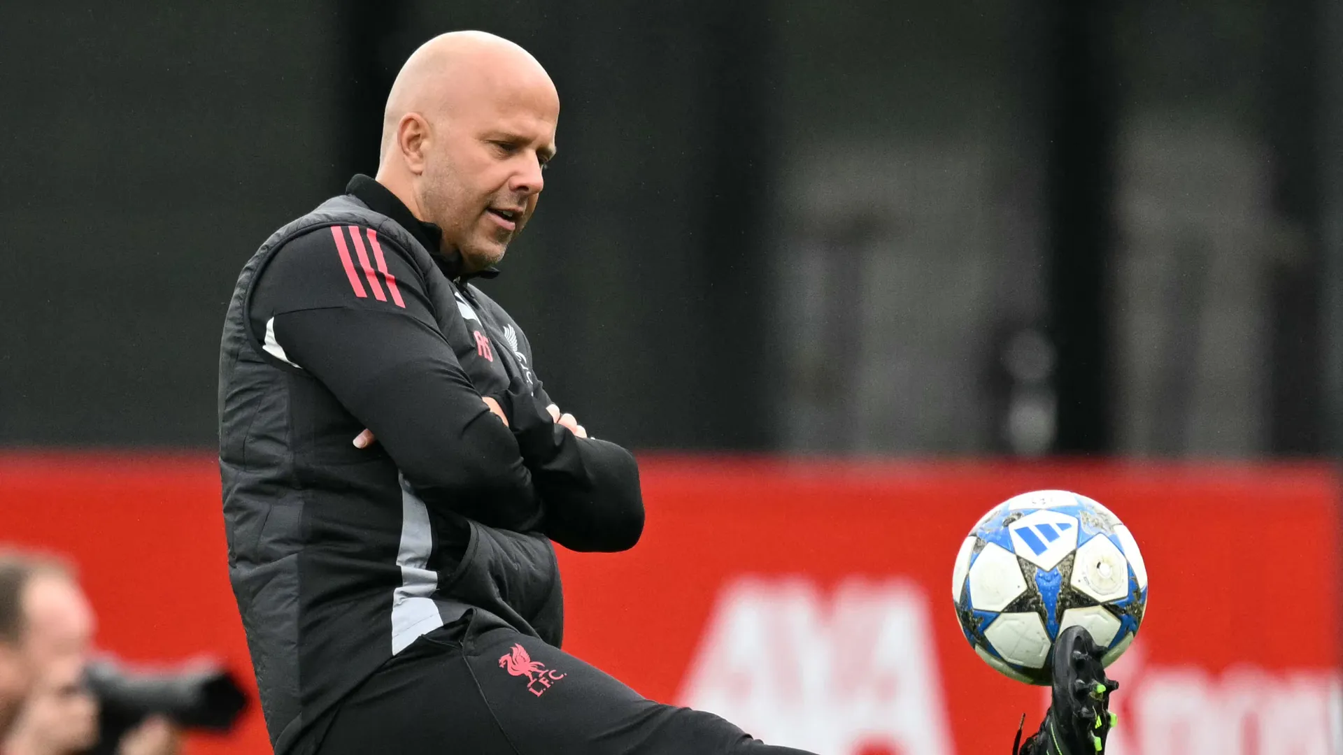 Arne Slot ha scelto un allenamento particolare per preparare la sfida con l'Eintracht Francoforte
