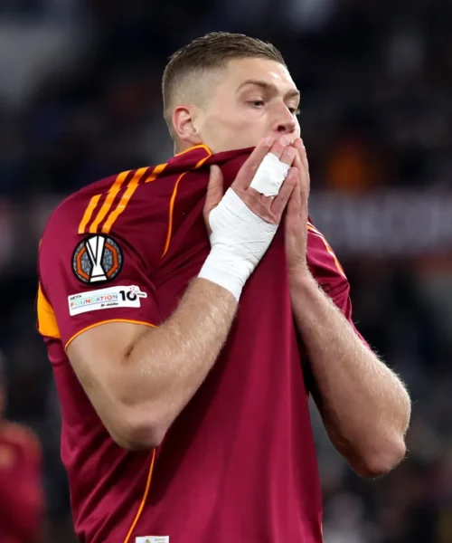 Una Roma sprecona cade col Lille, Bologna rimontato dal Friburgo
