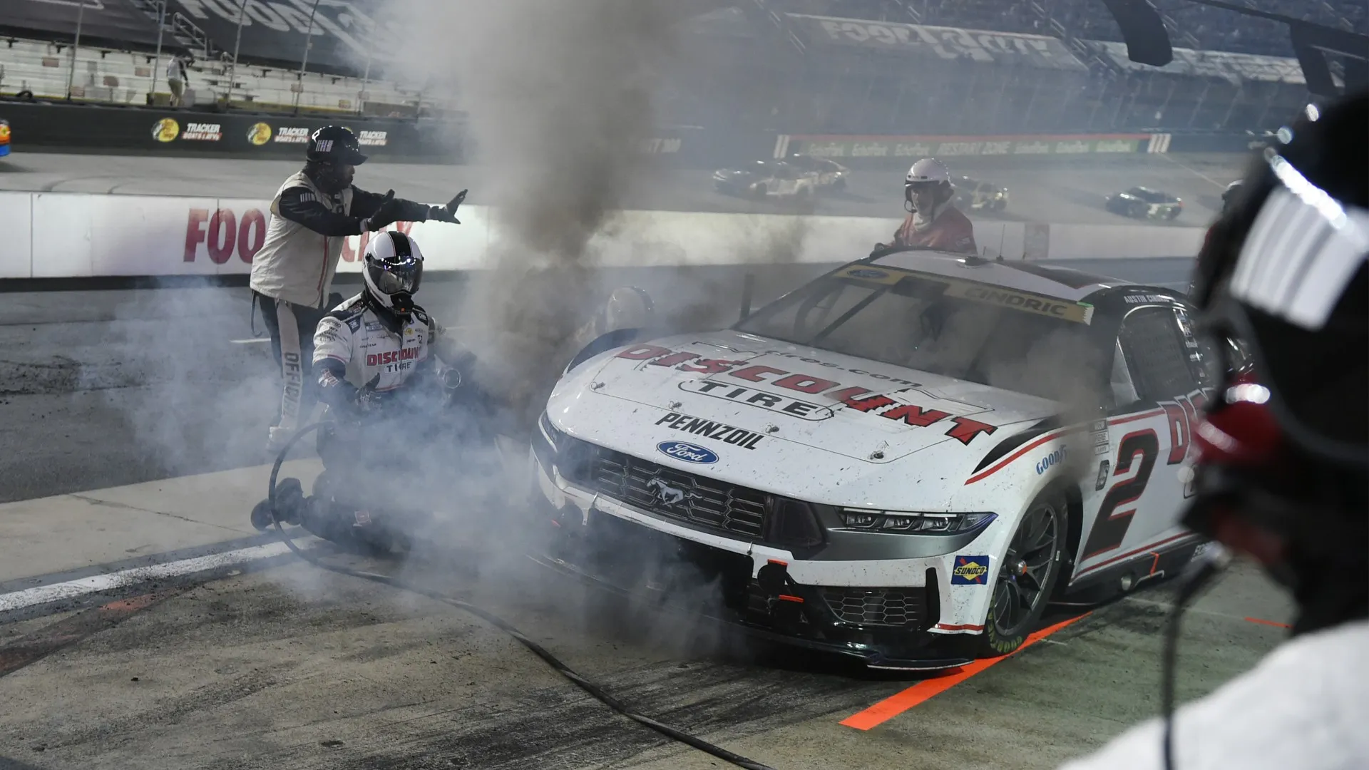 Grande spavento per Austin Cindric durante la Bass Pro Shops Night Race
