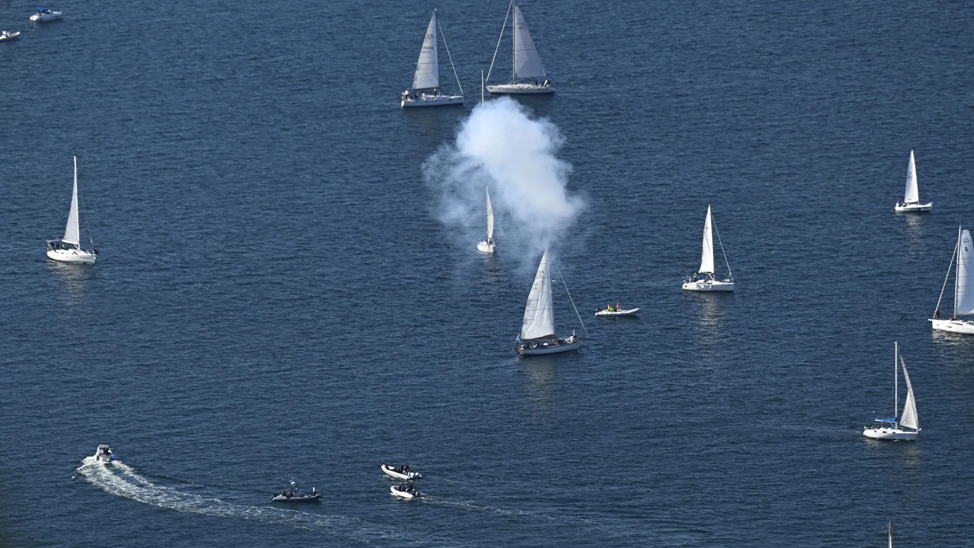Tutte le barche partono su una singola linea di partenza, il via lo dà un colpo di cannone