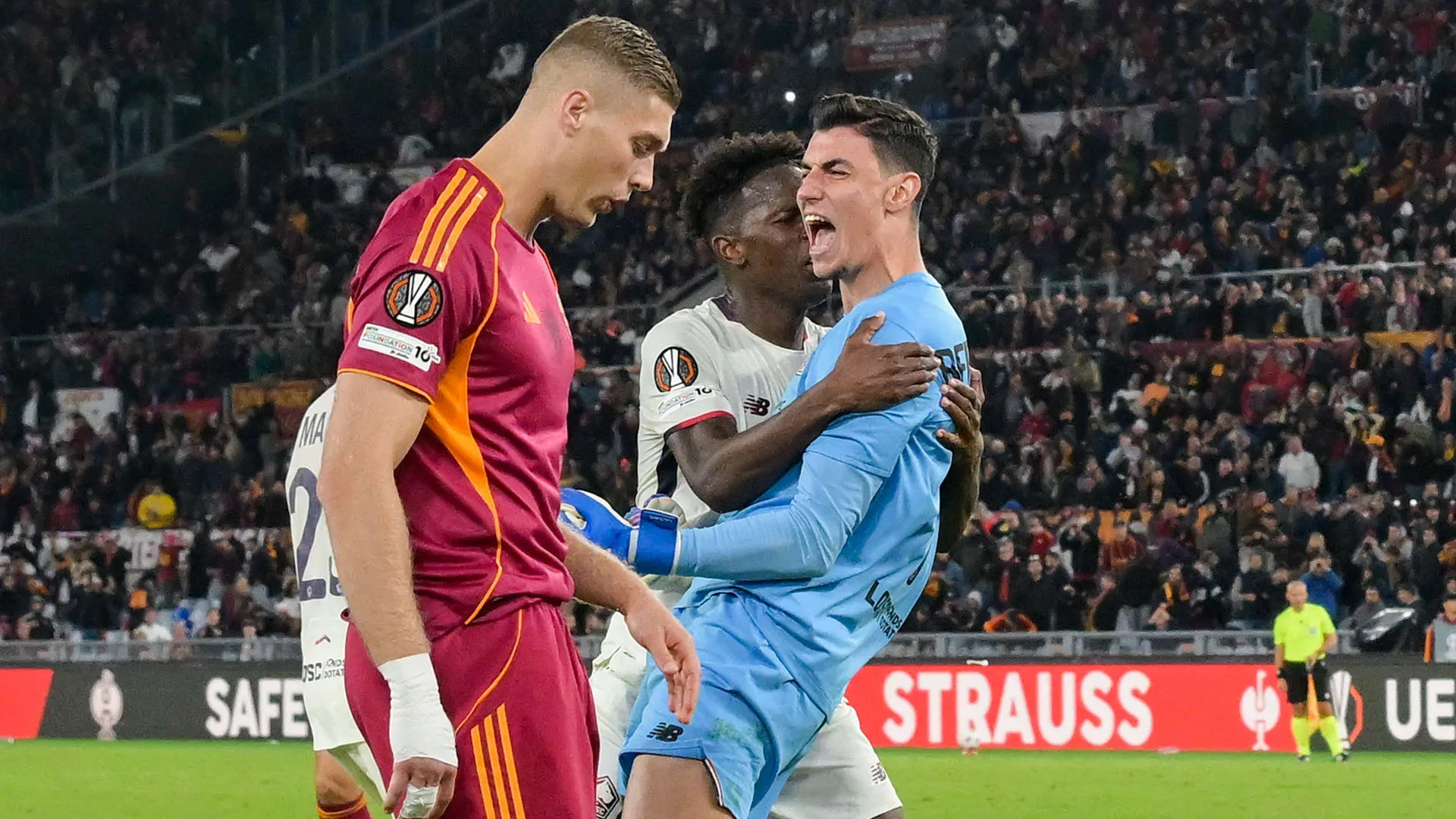 Il portiere del Lille, però, si è mosso in anticipo e l'arbitro ha fatto ripetere il tiro