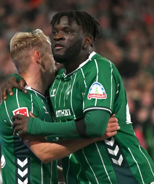 Victor Boniface lotta contro i problemi di peso: le foto