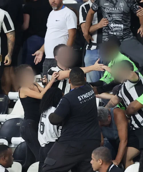 Tremenda rissa sugli spalti: le foto dal Brasile