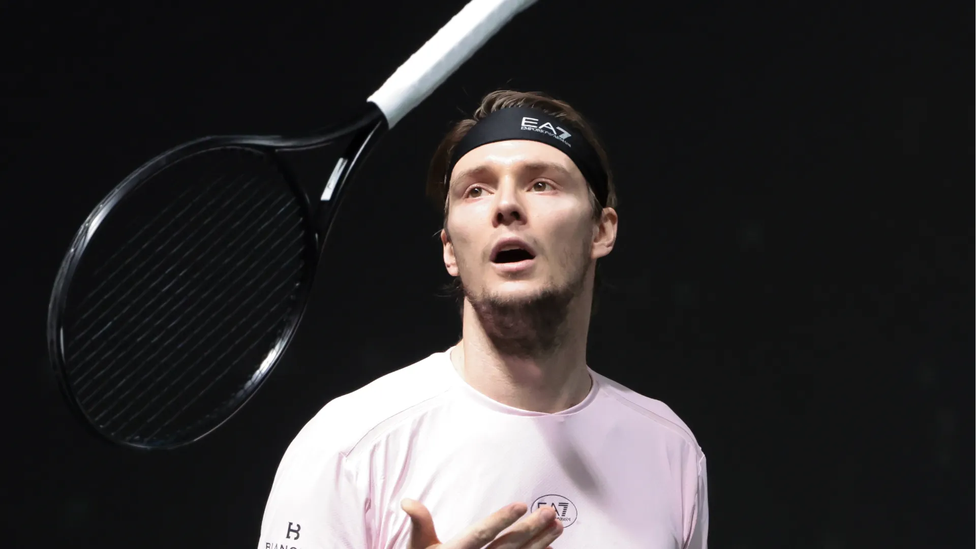 "Ha detto che avrebbe fatto di tutto per mandarmi a casa, quindi sono contento che viva a Parigi"