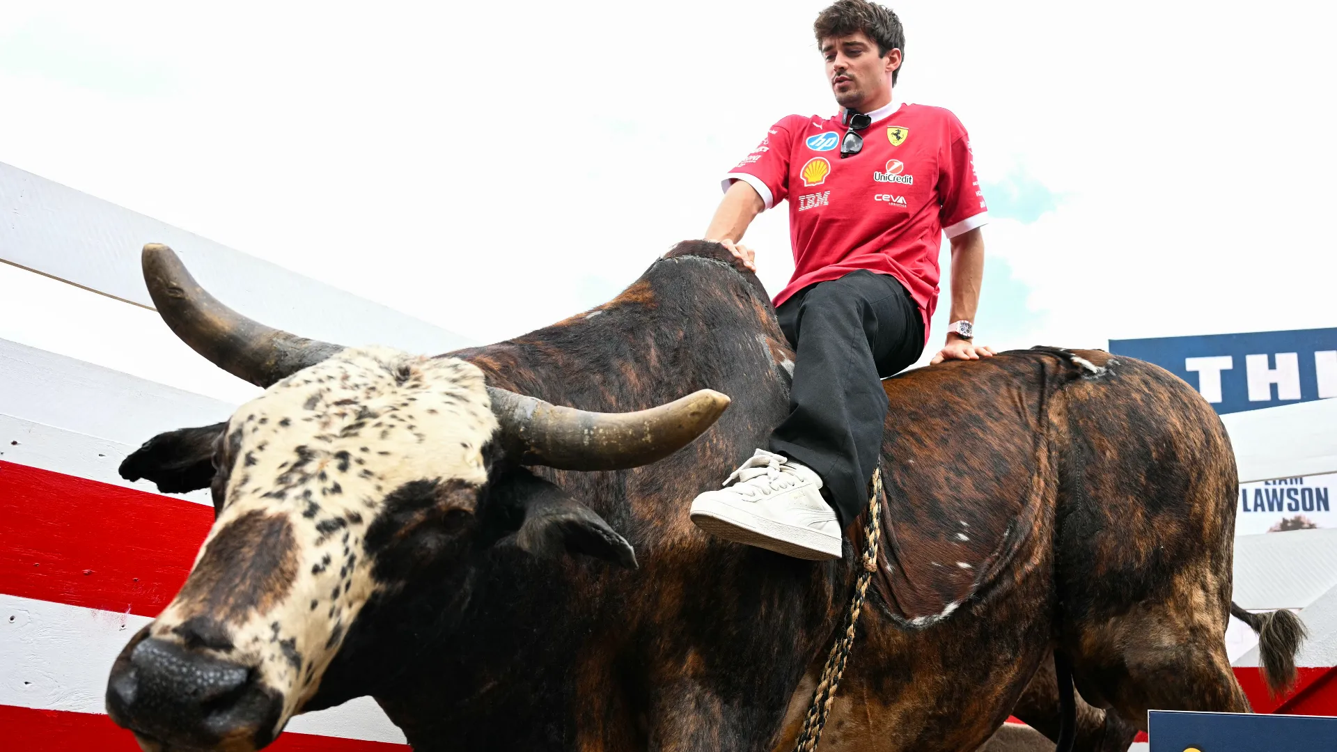 "Mi raccomando, non farti male" ha scritto un tifoso della Ferrari
