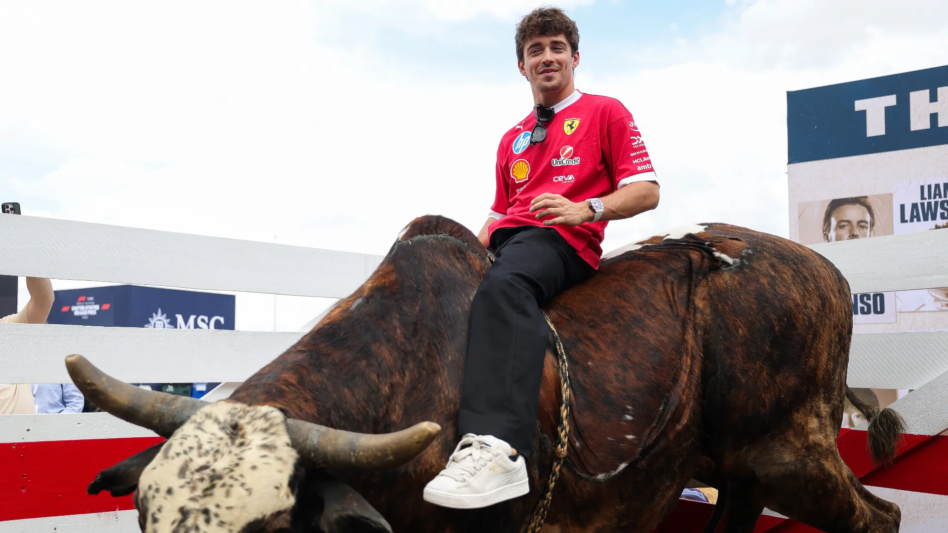 F1, dalla Ferrari al toro: Charles Leclerc cambia mezzo