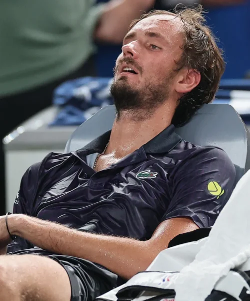 Daniil Medvedev distrutto a Shanghai: le immagini fanno impressione