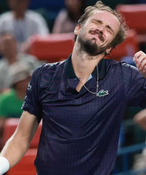 Ennesimo show di Daniil Medvedev a Shanghai: le foto della sceneggiata