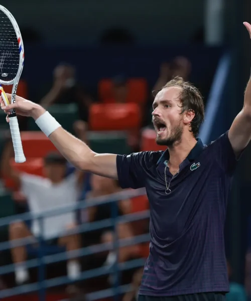 Daniil Medvedev è tornato: De Minaur ko, è in semifinale a Shanghai