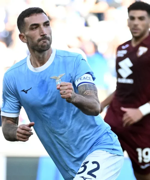 La Lazio acchiappa il Torino al 103′, blitz Lecce a Parma