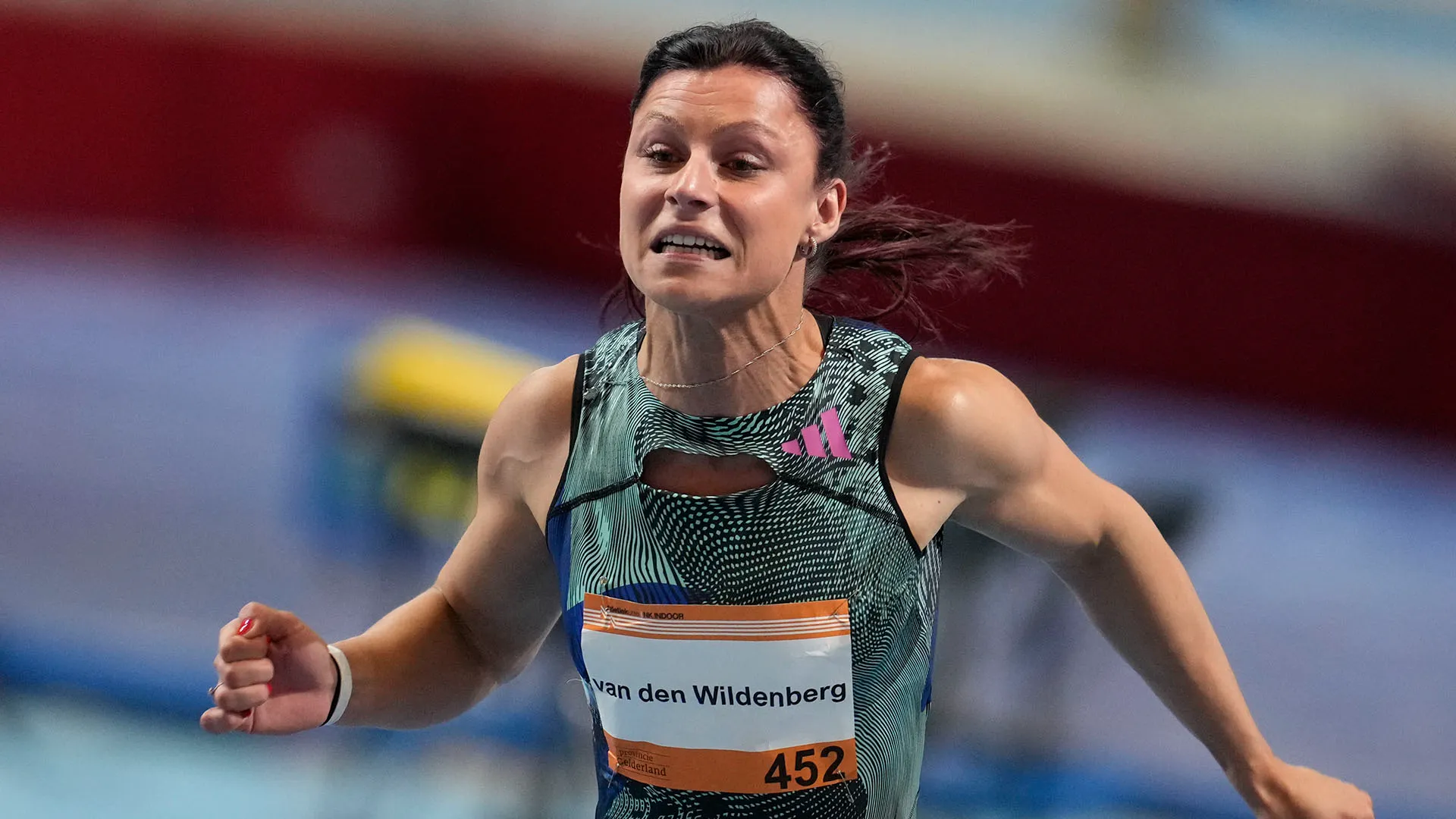 Nel febbraio 2022 ha conquistato l’argento ai Campionati olandesi indoor nei 60 m
