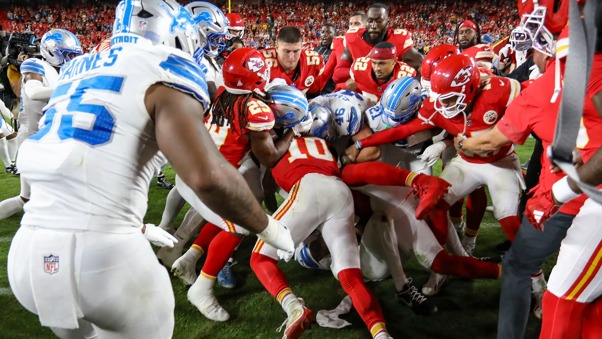 Scene tremende quelle viste al termine di Detroit Lions-Kansas City Chiefs
