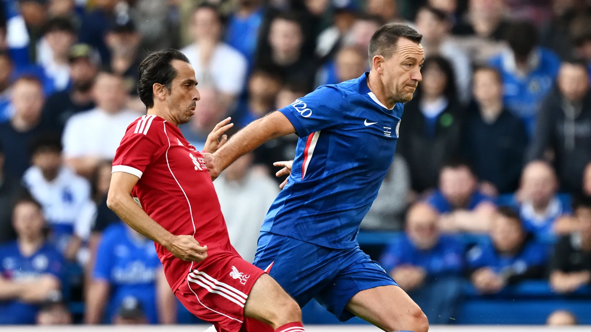 A Stamford Bridge Chelsea Legends e Liverpool Legends si sono sfidate in un match di beneficenza
