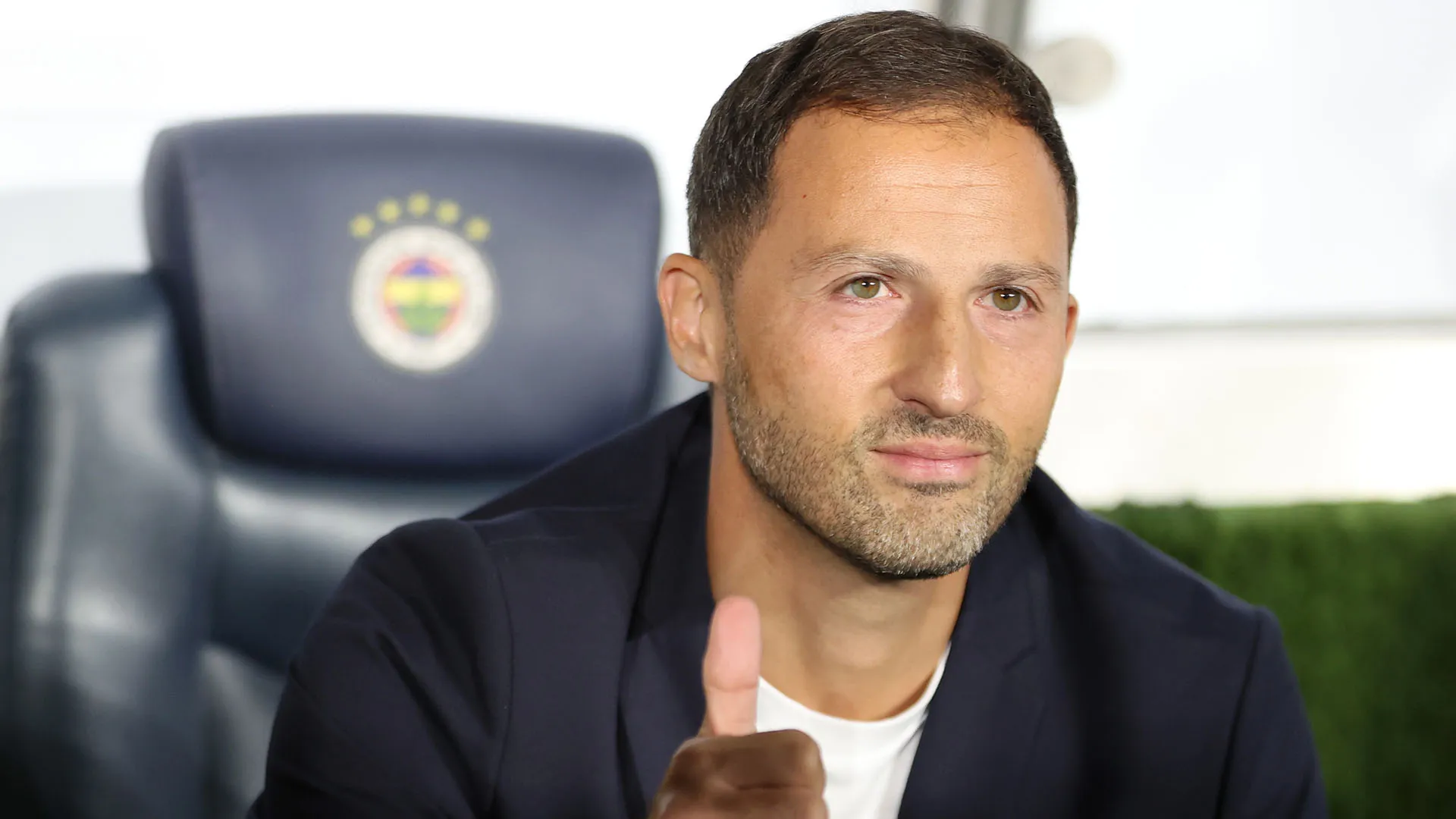 L'allenatore del Fenerbahce ha già parlato con i suoi dirigenti: serve un centrocampista
