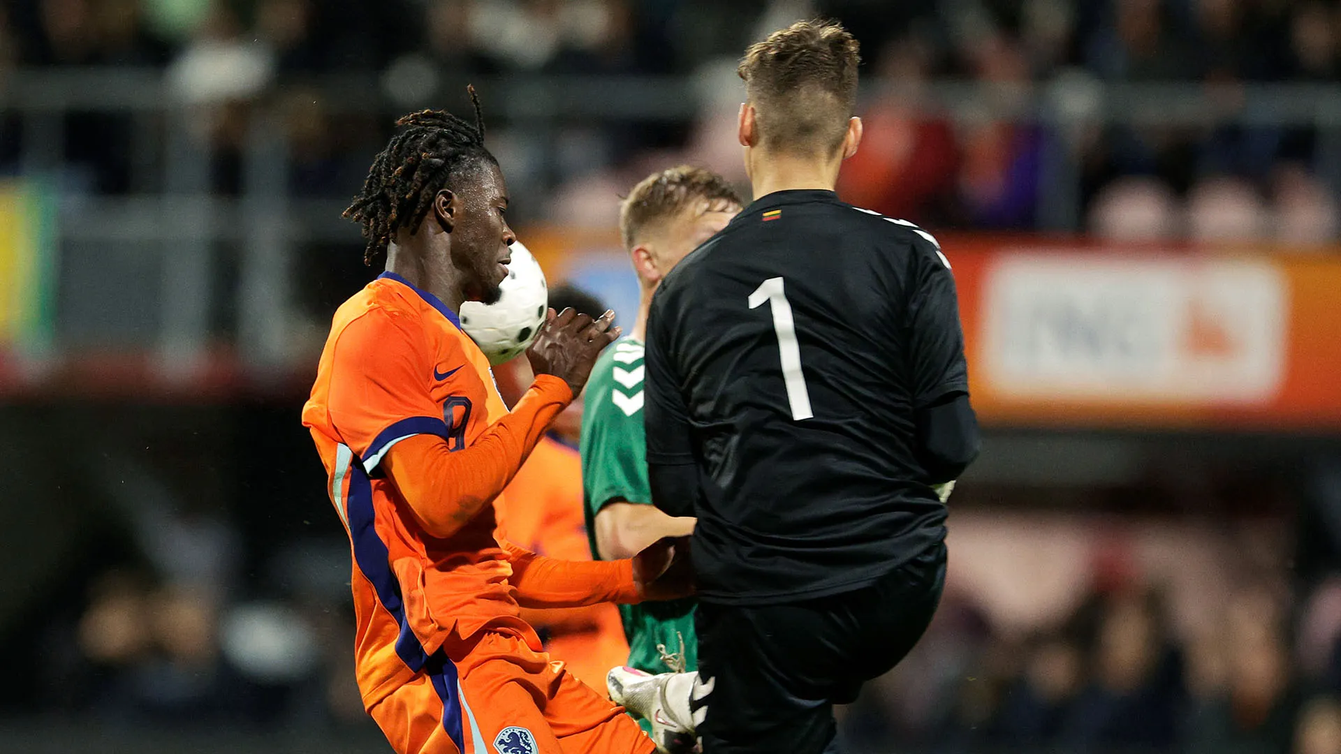 Il campione olandese si è scontrato violentemente con Julius Virvilas