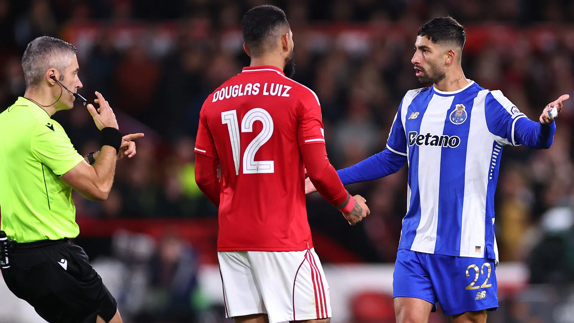 Momenti di grande tensione durante Nottingham Forest-Porto
