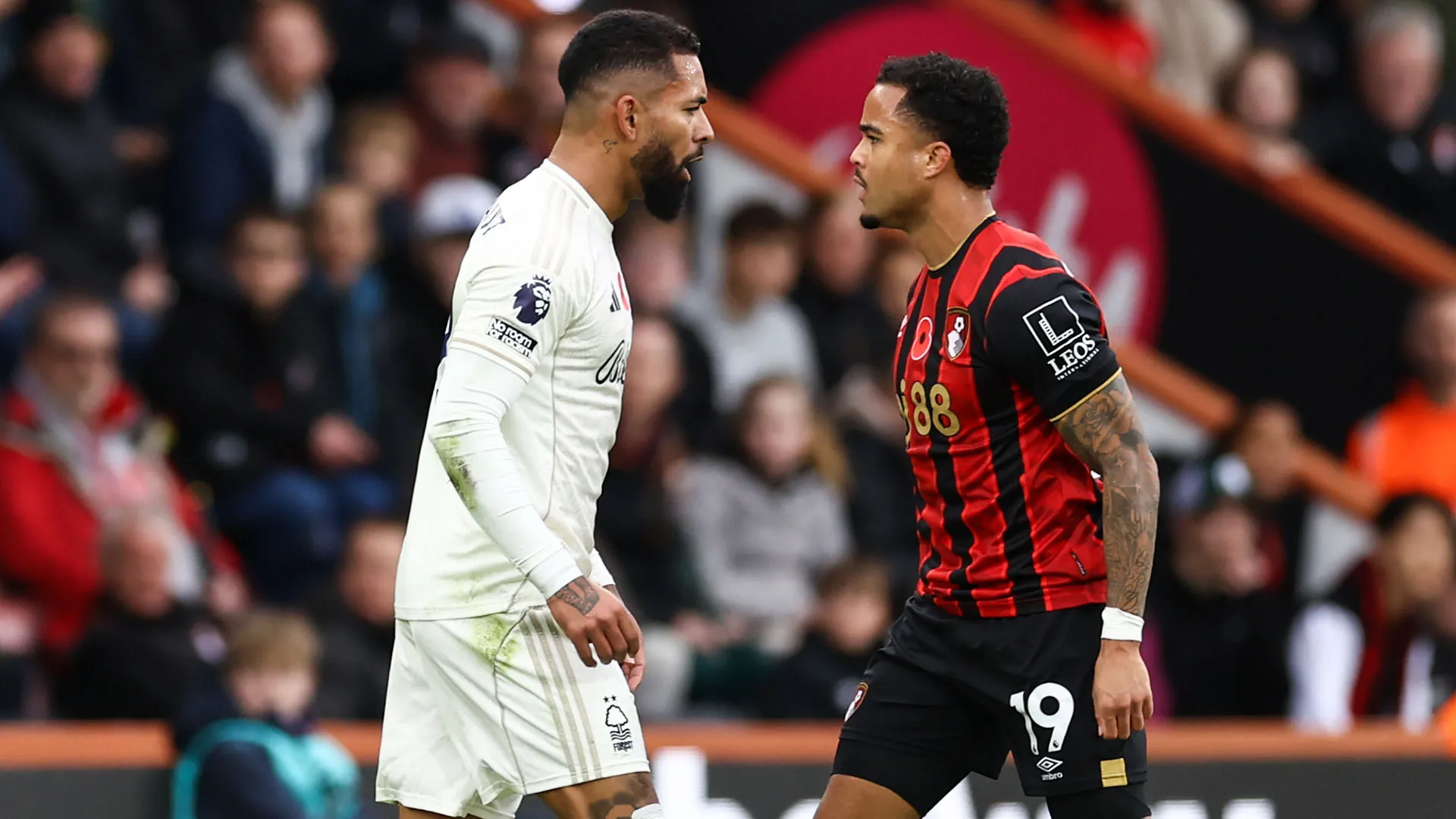 Justin Kluivert e Douglas Luiz sono venuti a contatto a palla lontana