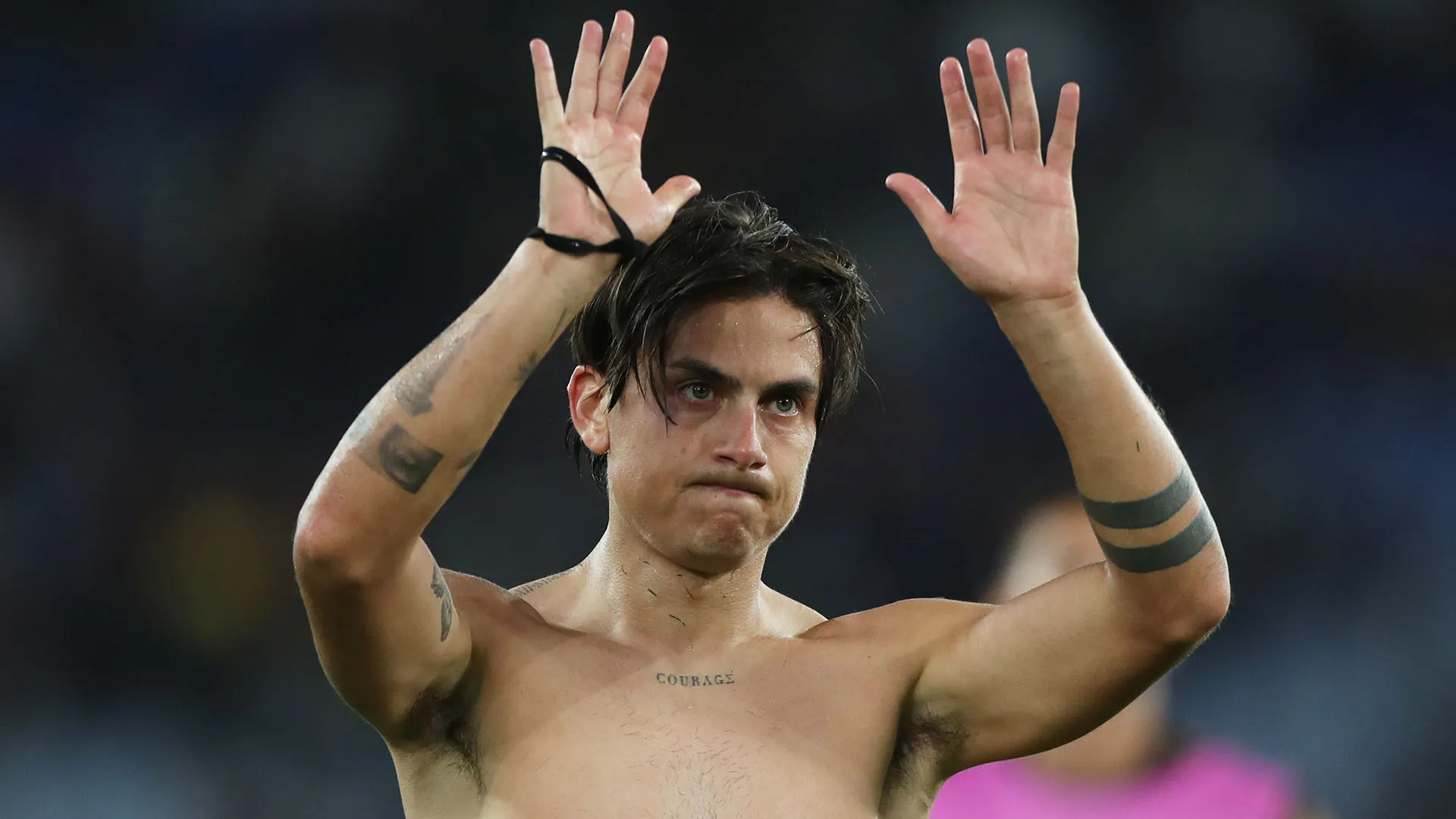 Paulo Dybala, evidentemente deluso, ha chiesto scusa ai tifosi dopo il ko con il Viktoria Plzeň
