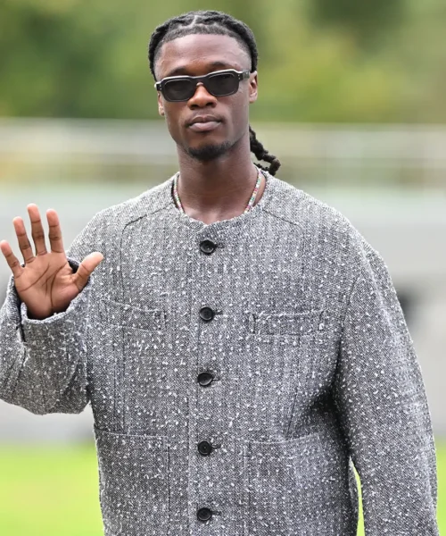 Francia, altra passerella in ritiro. Ma alcuni vestiti fanno discutere: foto