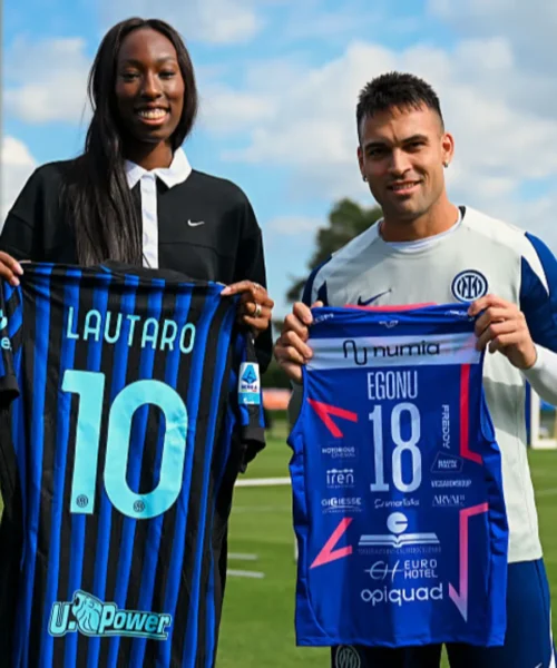 Paola Egonu e Lautaro Martinez, scambio di maglie ad Appiano Gentile