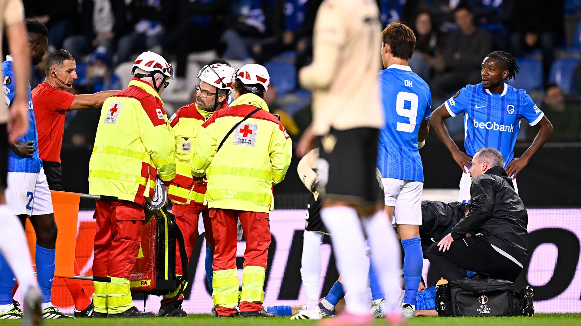 Lo staff medico del Genk ha chiesto aiuto ai dottori che sono intervenuti prontamente