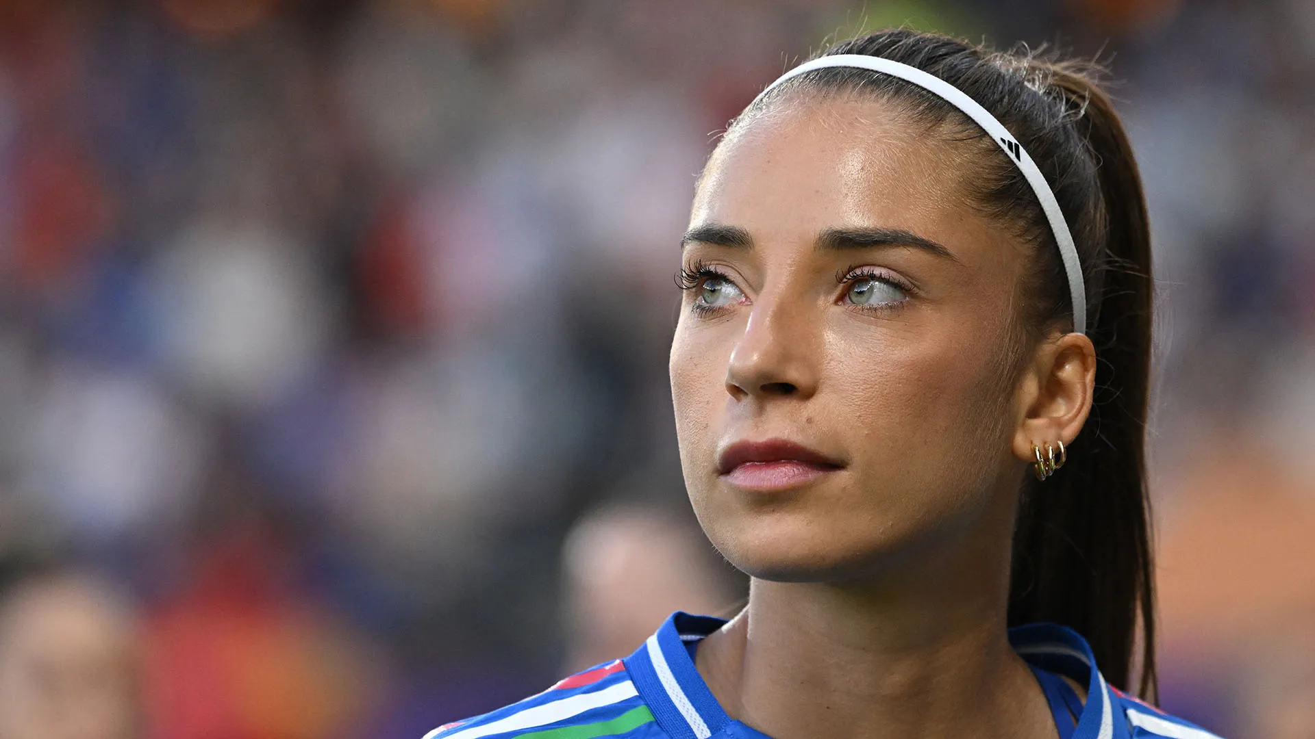 "In tutti gli sport hanno regole più adatte a loro, perché nel calcio no?" ha chiesto un utente
