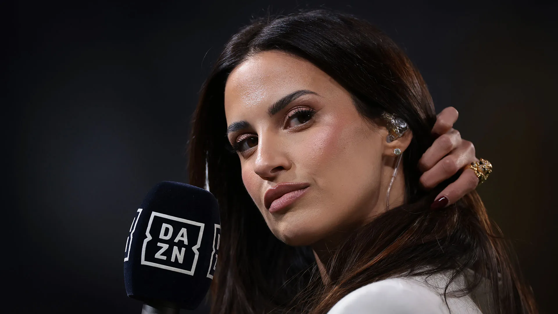 La giornalista è uno dei volti più famosi della  televisione sportiva italiana
