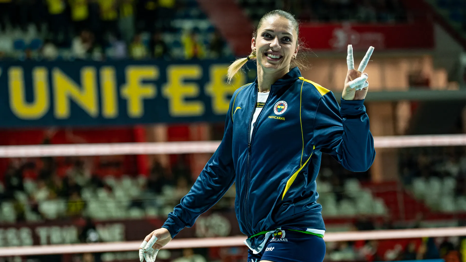 Eccola sorridente durante la sua esperienza al Fenerbahce (2024-2025)