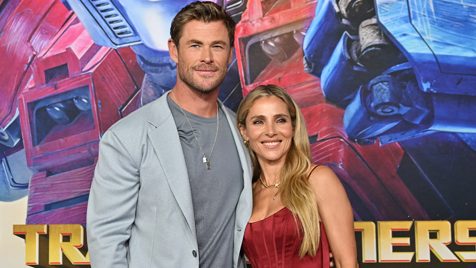 Nel 2010 si è sposata con Chris Hemsworth, con cui ha avuto tre figli
