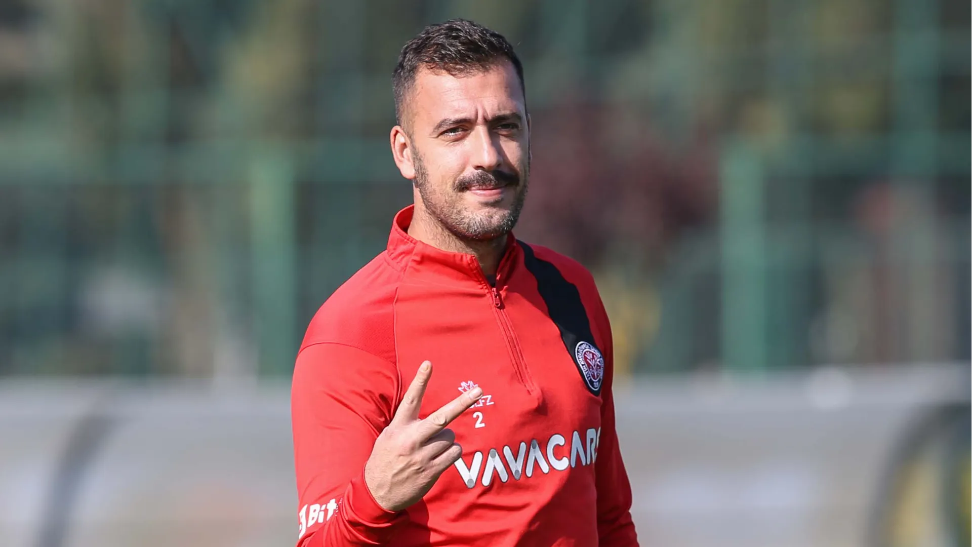 L'ex portiere ha quindi deciso di rispondere al giornalista... 