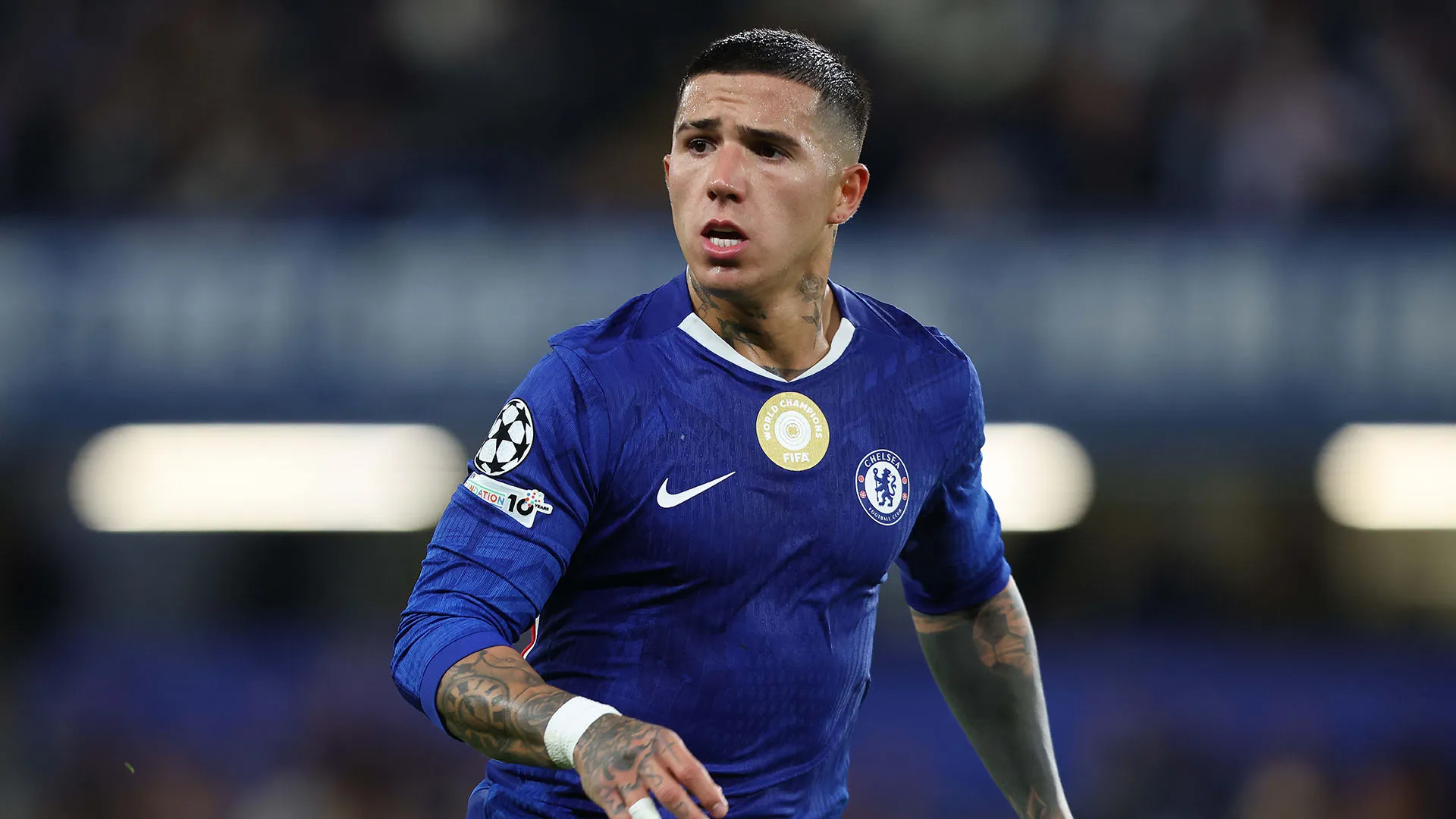 Durante Chelsea-Benfica è stato fischiato ad ogni tocco di palla