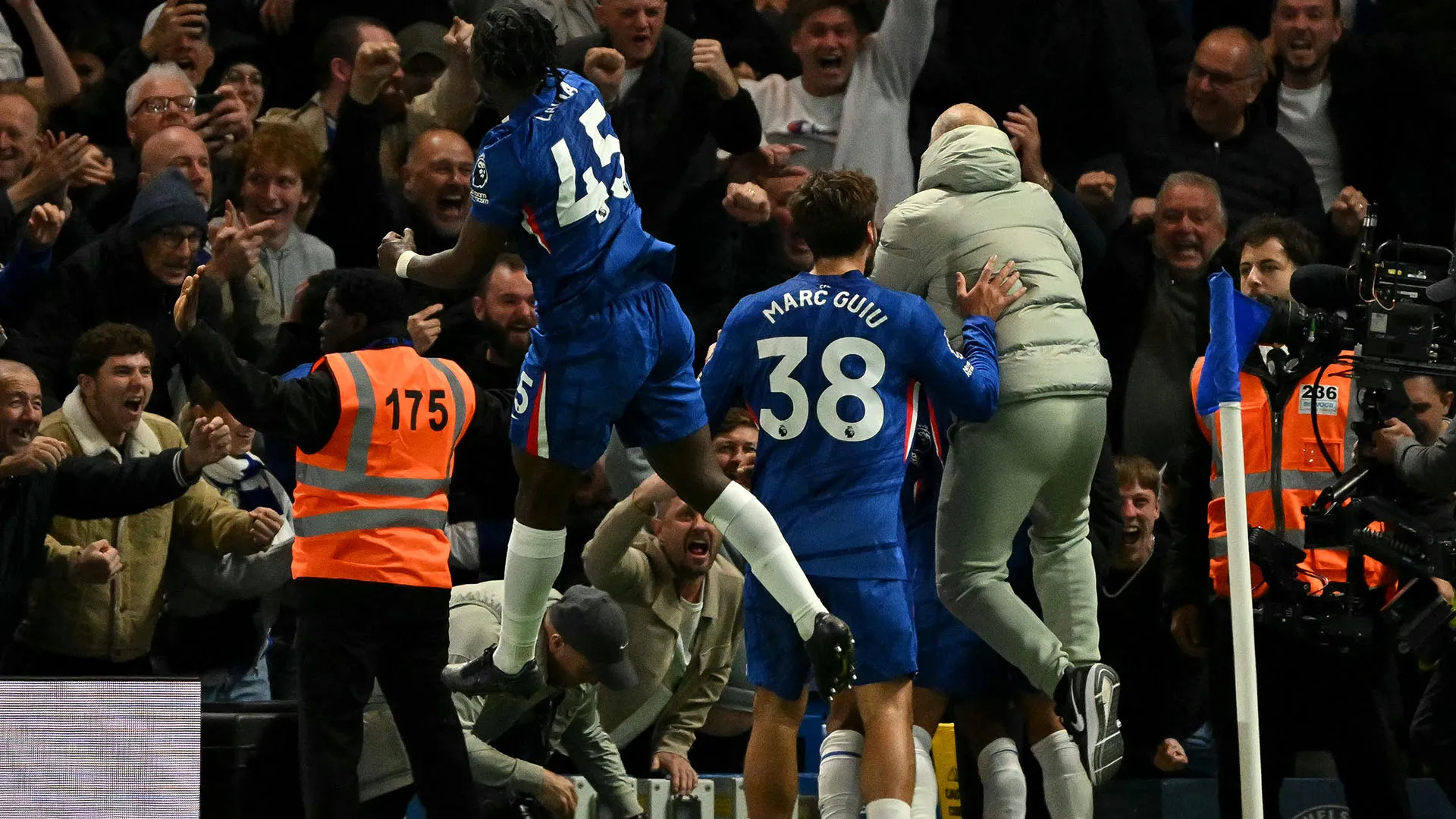 Incontenibile la gioia dei Blues dopo il gol del definitivo 2-1