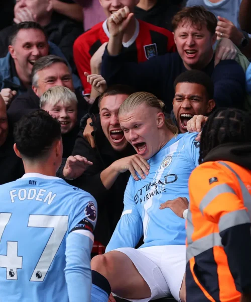 Erling Haaland rapito dai suoi tifosi: le immagini