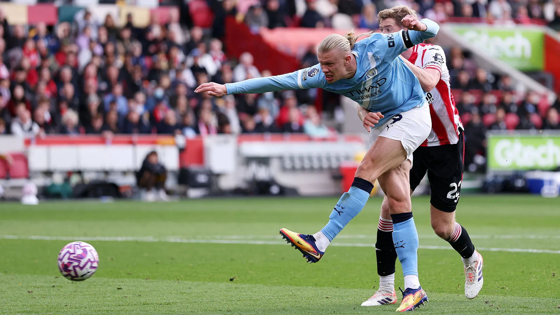 Un mix di potenza e precisione: gran gol quello del formidabile attaccante