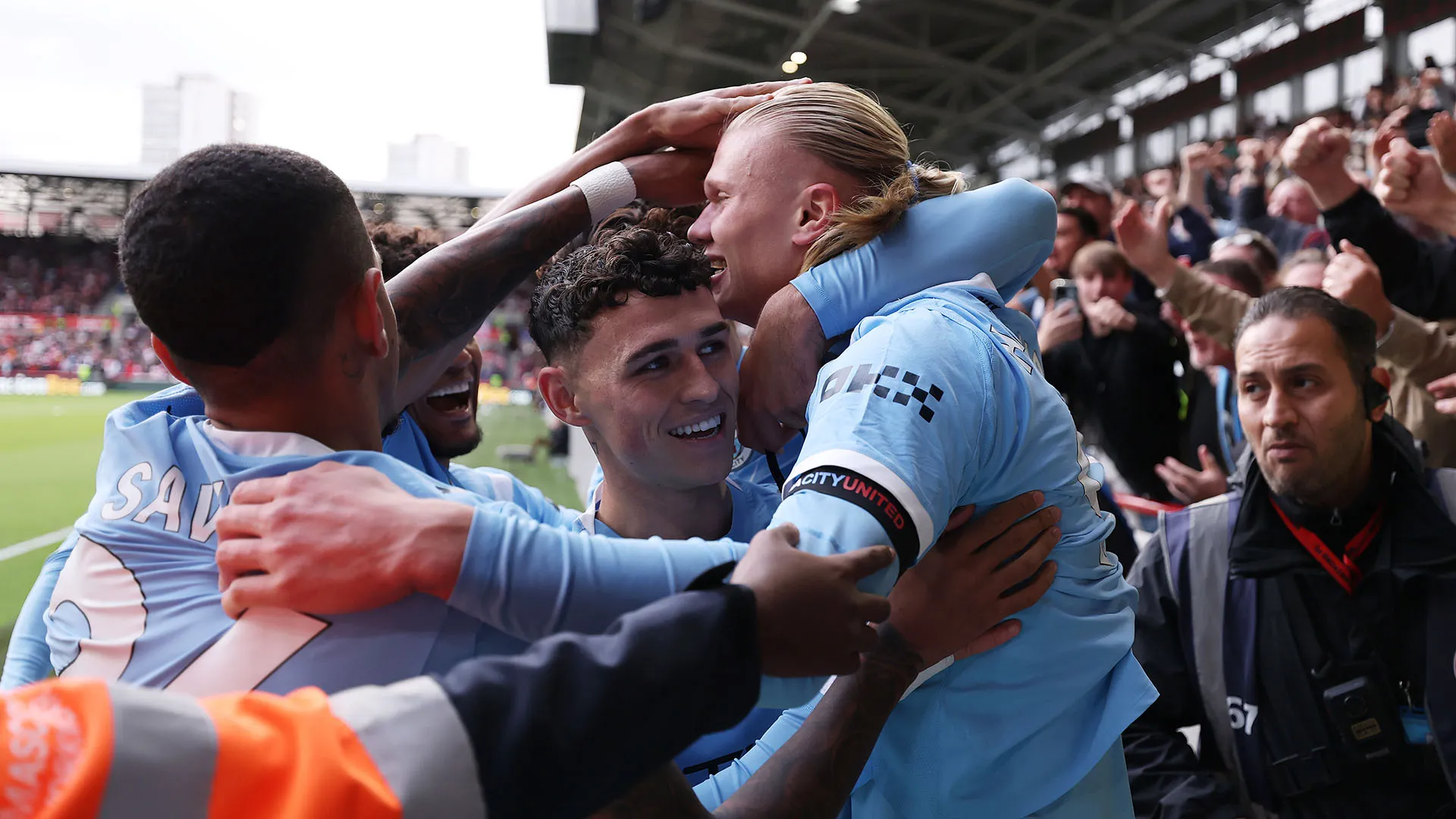Eccolo mentre esulta anche con Foden