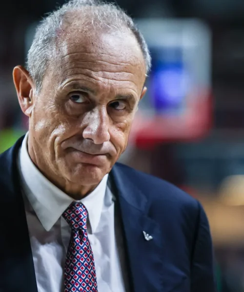 L’Olimpia passa a Sassari, Ettore Messina soddisfatto cita due giocatori su tutti
