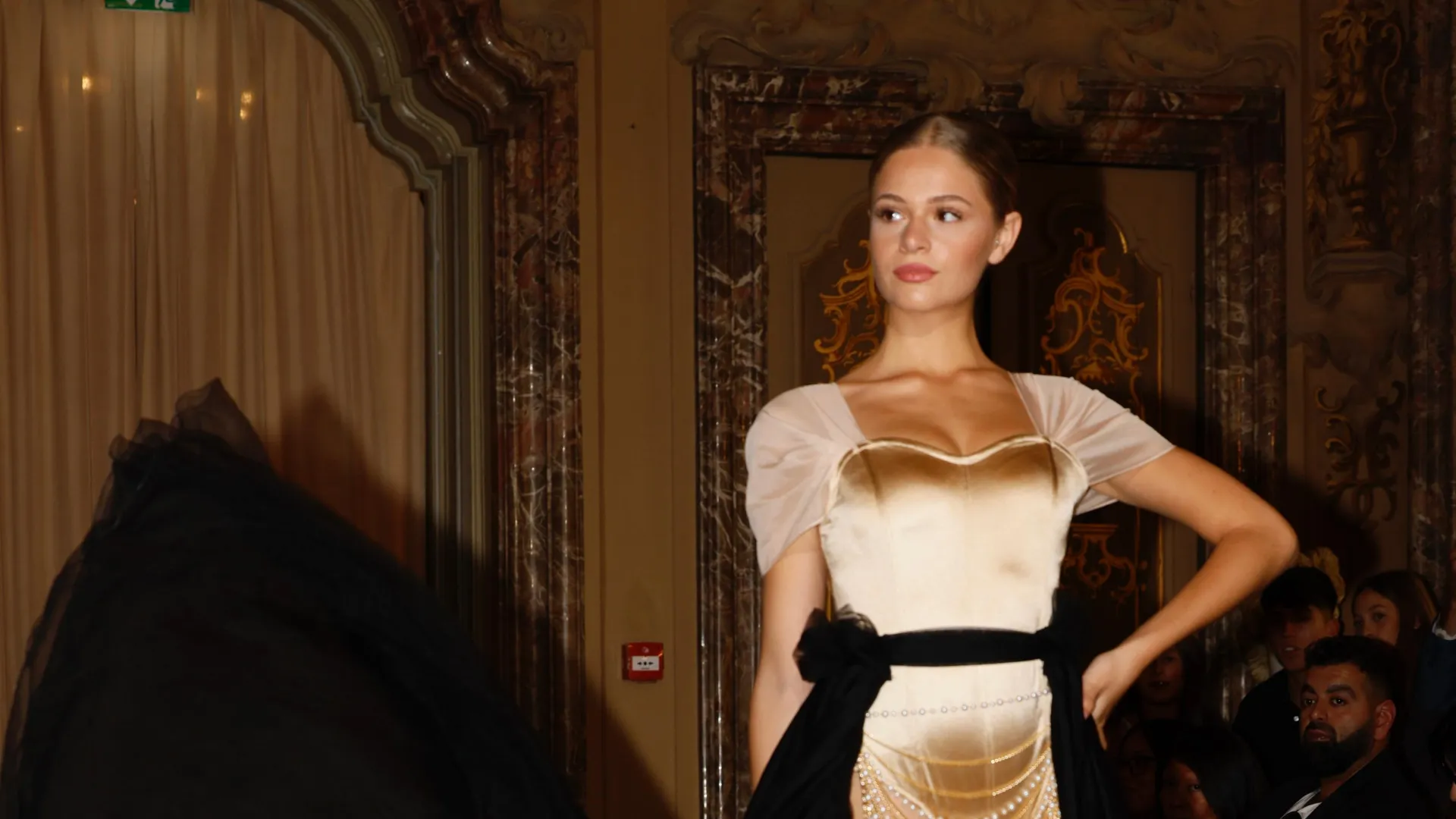 Per lei, la moda è molto più che apparenza: è un mezzo potente per raccontare chi siamo, trasmettere forza e identità