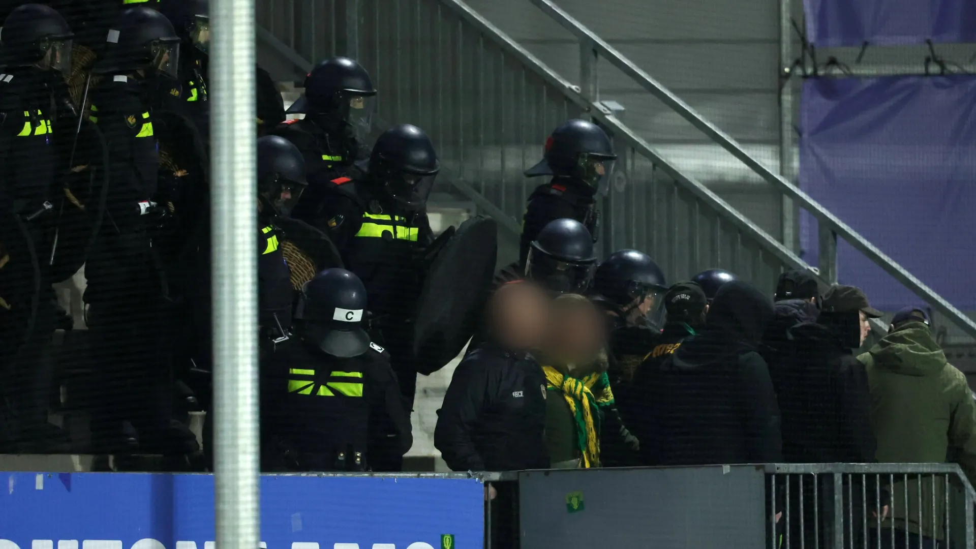 Già sulle tribune la situazione era molto tesa