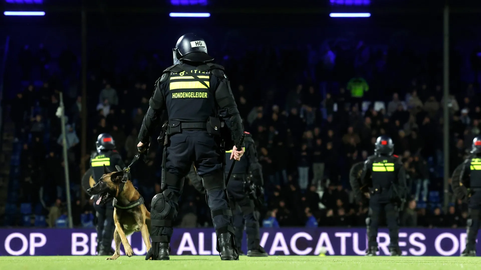 Gli agenti hanno dovuto impiegare anche alcune unità cinofile