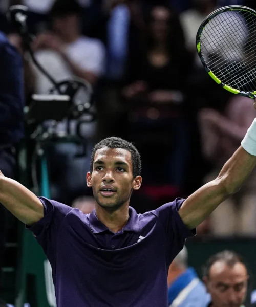 Felix Auger-Aliassime travolge Vacherot a Parigi, ora Lorenzo Musetti trema