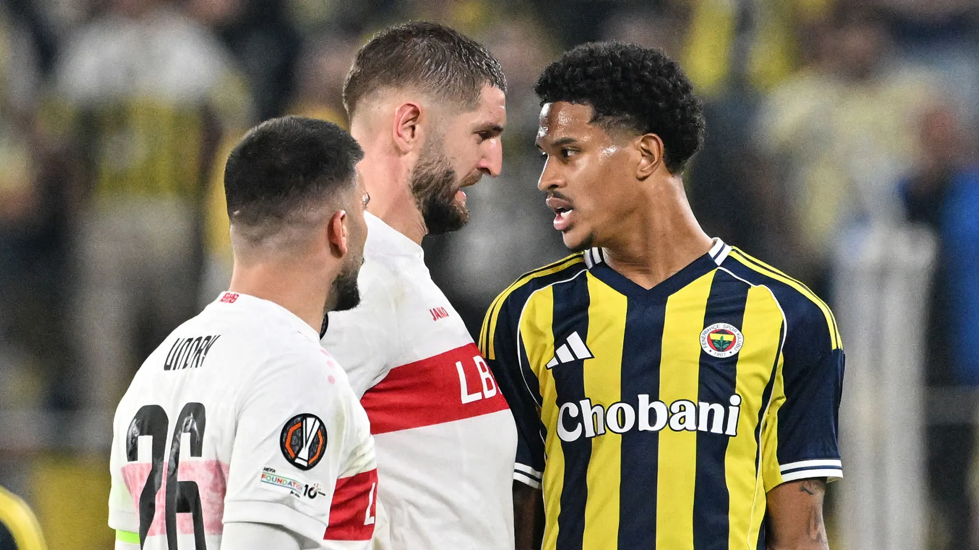 Jayden Oosterwolde e Jeff Chabot hanno iniziato a discutere