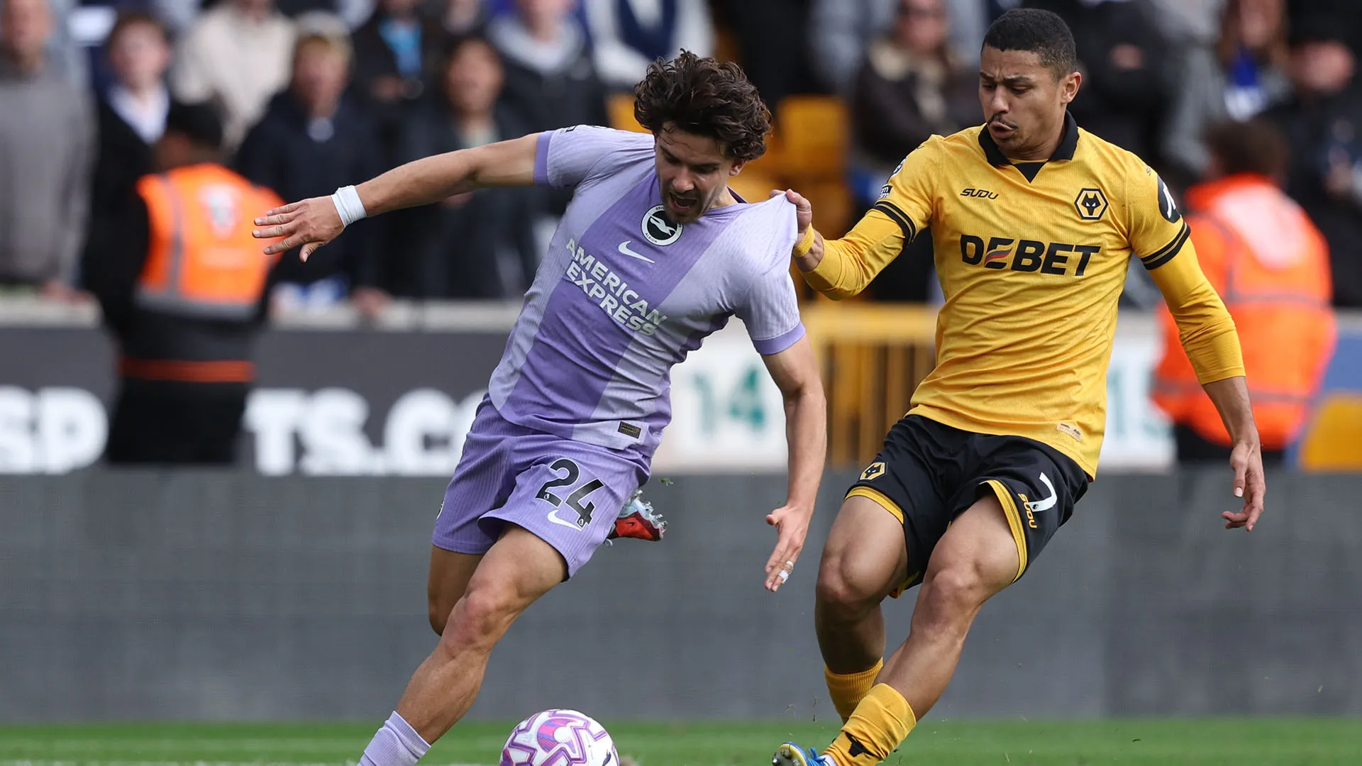 Momenti di grande tensione durante la sfida tra Brighton e Wolverhampton