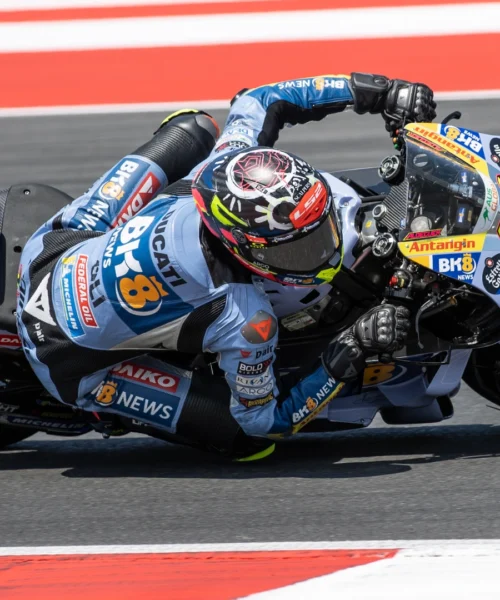 MotoGP: Aldeguer vince a Mandalika, si fa male Marc Marquez, disastro Bagnaia