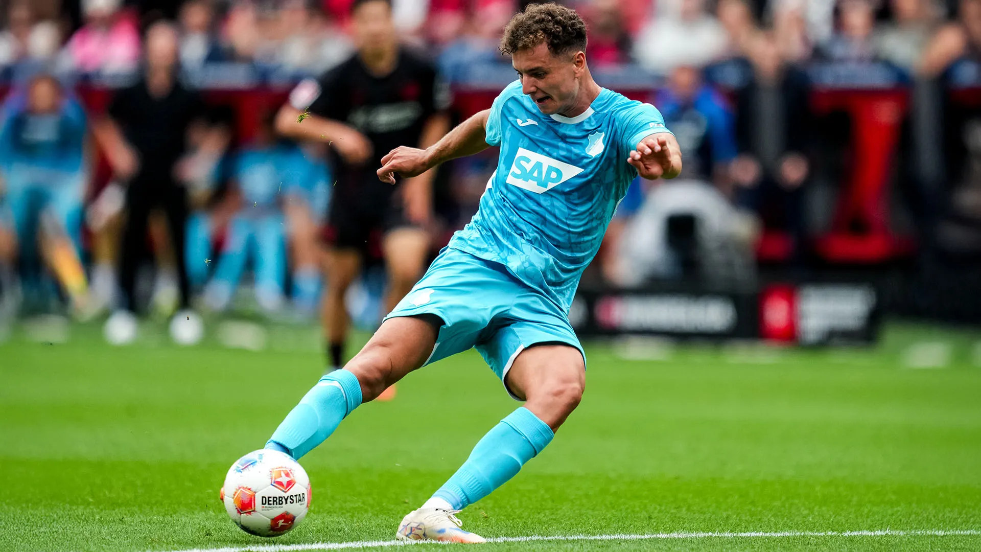 Il calciatore dell'Hoffenheim ha un contratto fino al 2029 ma c'è una clausola d'uscita per la prossima estate
