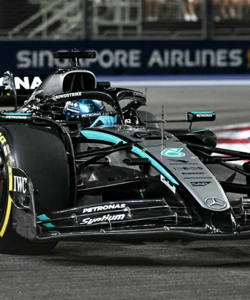 Dominio di George Russell a Singapore, McLaren campione costruttori
