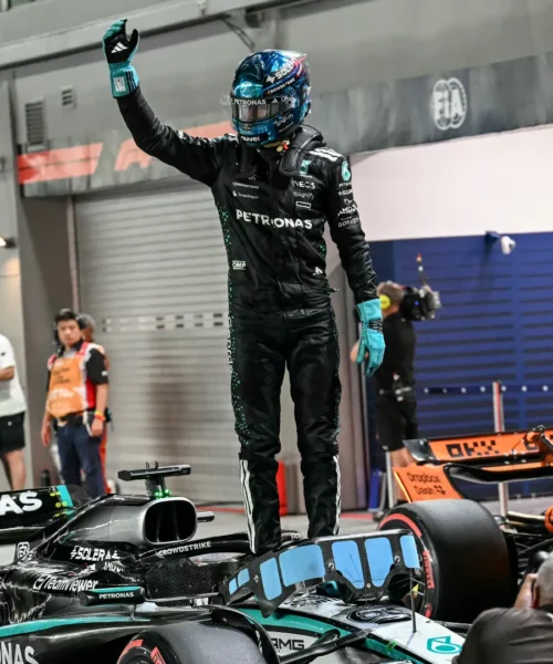 GP Singapore: Russell in pole batte Verstappen e Piastri, Ferrari opache