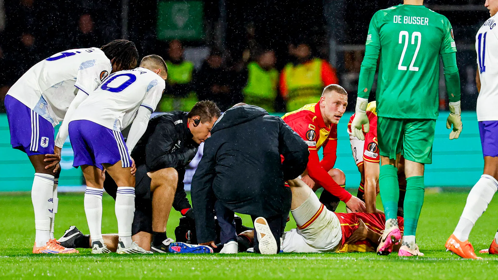 C'era poco da fare: lo staff medico del Go Ahead Eagles ha potuto fare poco