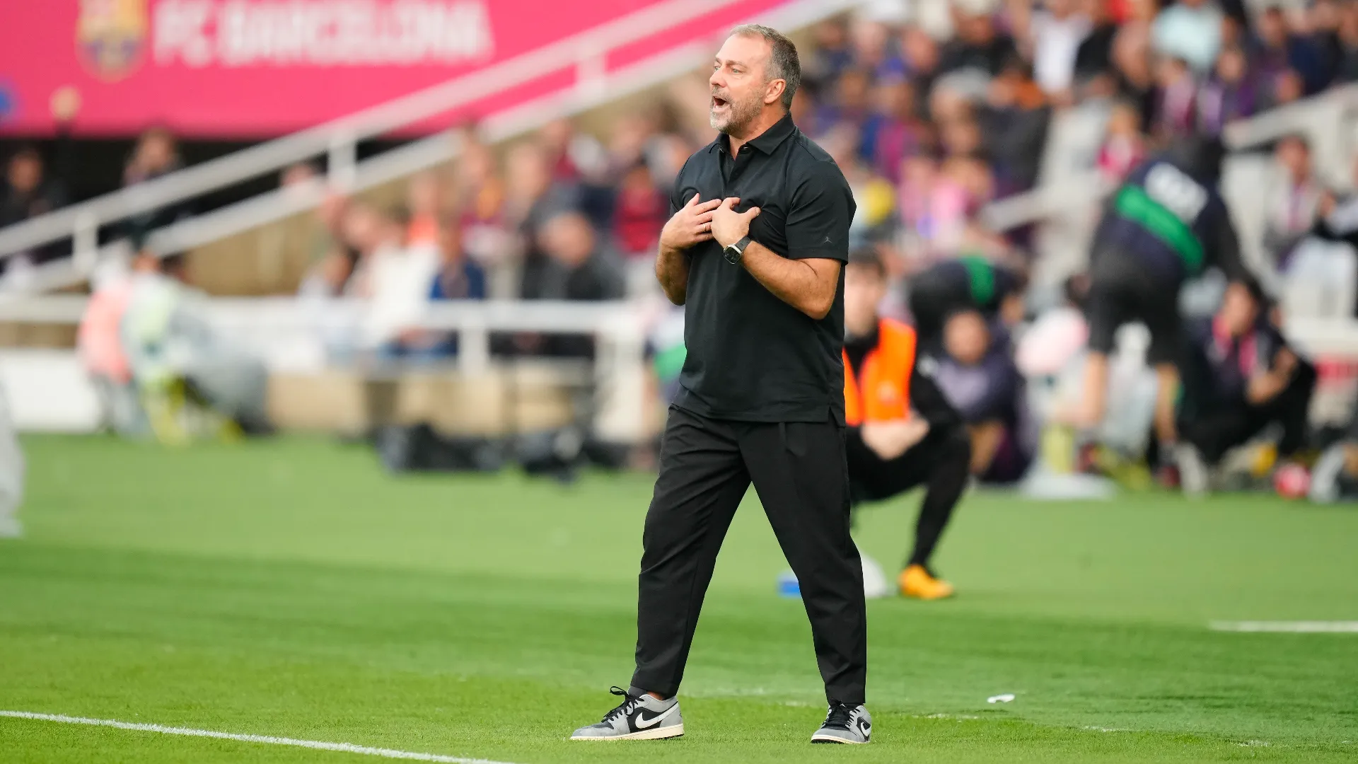 Nel vortice delle critiche dei tifosi è finito Hansi Flick...
