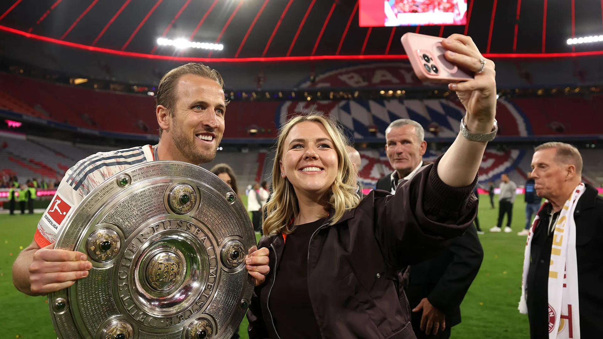 Negli ultimi mesi si è vociferato di un possibile ritorno in Premier League di Kane, e nel suo contratto ci sarebbe una clausola di uscita