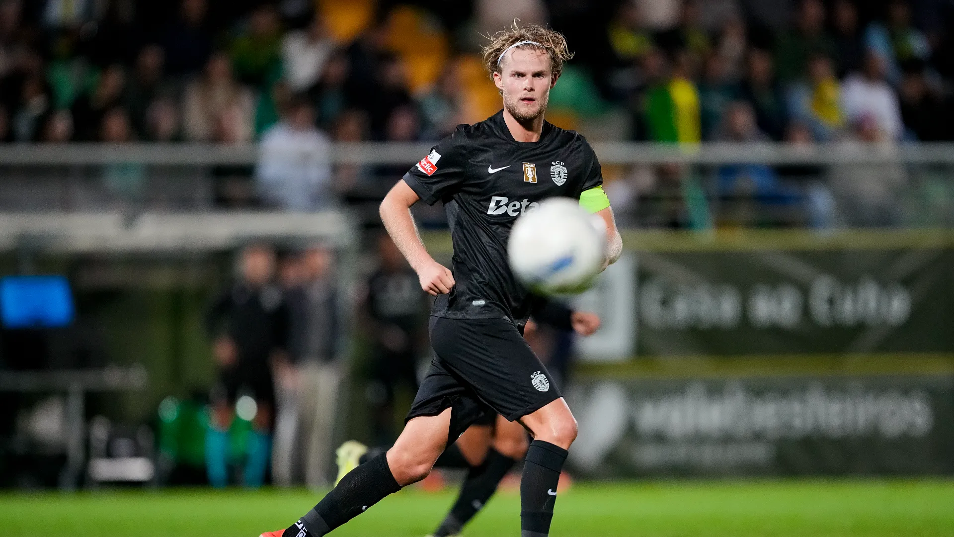 In primo luogo, la Juventus vuole rinforzare il centrocampo: tra i nomi più caldi c'è Morten Hjulmand